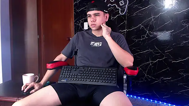 Snapshot of maty_hardx chatting on 02.08.25 maty hardx online show from 02.08.25