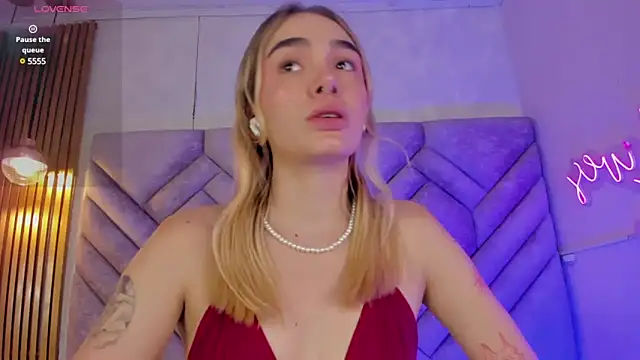 Lucy Vega online show from 12.10.24