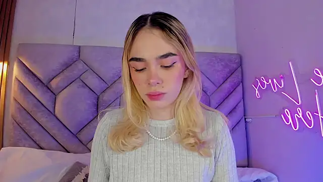 Lucy Vega online show from 12.12.24