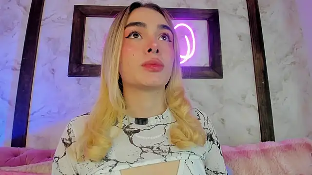 Lucy Vega online show from 01.04.25