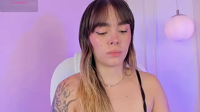 Lucy Vega online show from 11.17.25