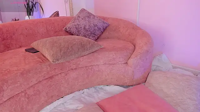 Lucy Vega online show from 11.28.25