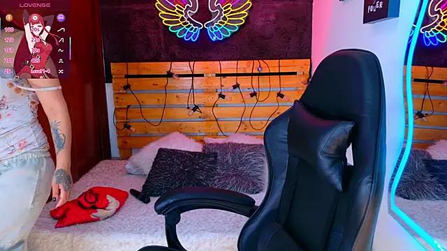 meghan nill online show from 04.10.26