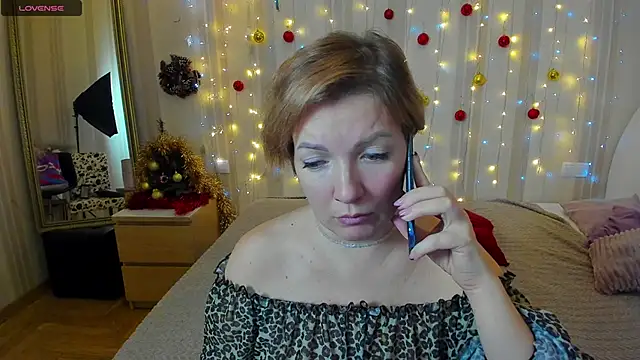 Snapshot of Katherine_Fox chatting on 12.12.24 Katherine Fox online show from 12.12.24