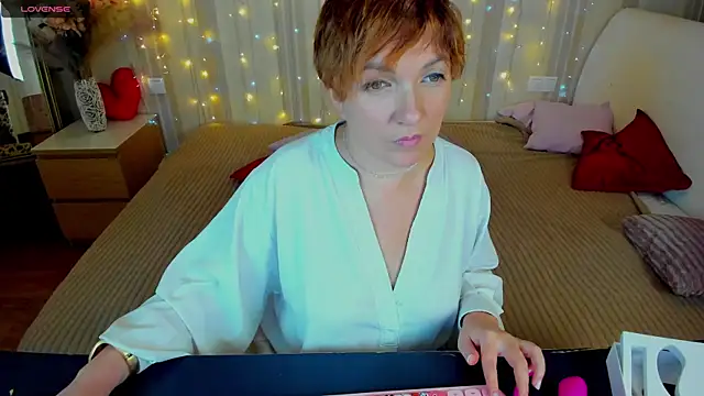 Snapshot of Katherine_Fox chatting on 01.11.25 Katherine Fox online show from 01.11.25