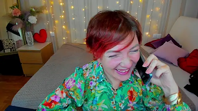 Snapshot of Katherine_Fox chatting on 03.08.25 Katherine Fox online show from 03.08.25