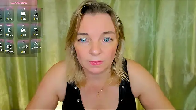 Snapshot of Regina__blue chatting on 12.02.24 Regina  blue online show from 12.02.24