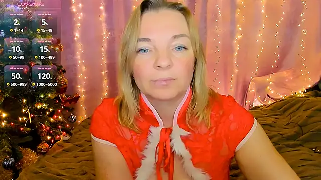 Snapshot of Regina__blue chatting on 12.24.24 Regina  blue online show from 12.24.24