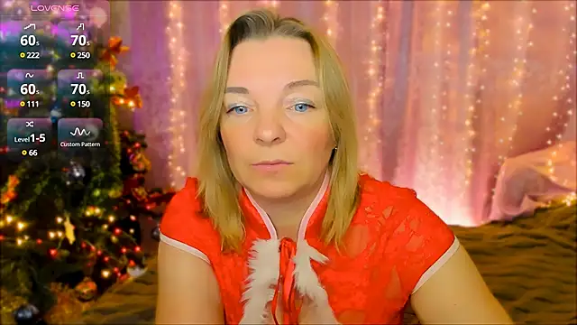 Snapshot of Regina__blue chatting on 12.25.24 Regina  blue online show from 12.25.24
