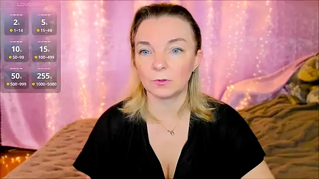 Snapshot of Regina__blue chatting on 01.23.25 Regina  blue online show from 01.23.25