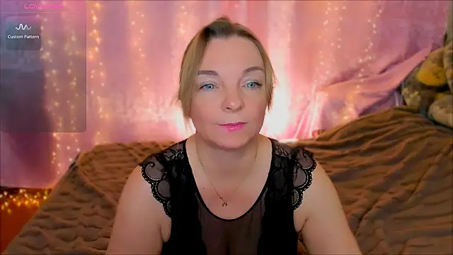 Snapshot of Regina__blue chatting on 02.01.25 Regina  blue online show from 02.01.25