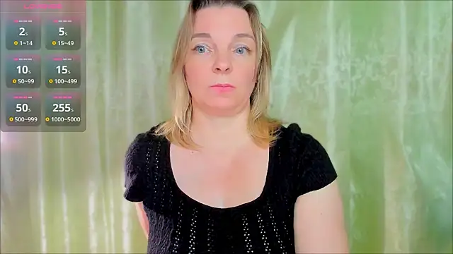 Snapshot of Regina__blue chatting on 02.17.25 Regina  blue online show from 02.17.25