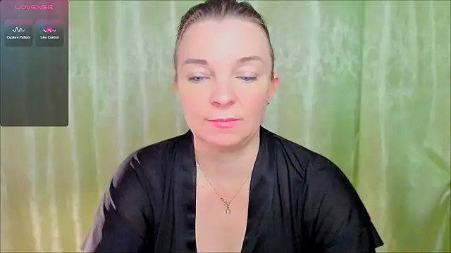 Snapshot of Regina__blue chatting on 03.03.25 Regina  blue online show from 03.03.25