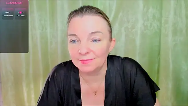Snapshot of Regina__blue chatting on 03.03.25 Regina  blue online show from 03.03.25