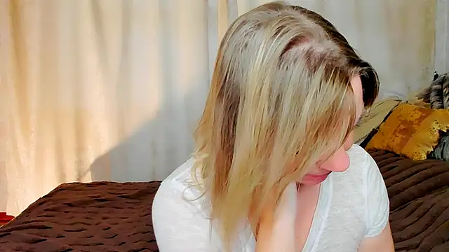 Snapshot of Regina__blue chatting on 09.19.25 Regina  blue online show from 09.19.25