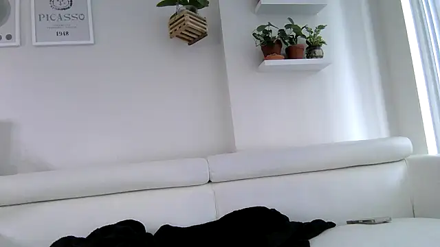 Snapshot of badblondebunny chatting on 10.29.25 badblondebunny online show from 10.29.25