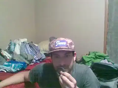 Snapshot of SmokingSloth chatting on 10.08.25 SmokingSloth online show from 10.08.25