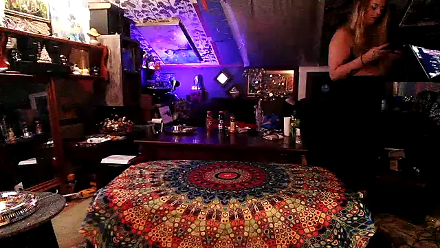 Snapshot of SpunCandy chatting on 09.22.25 SpunCandy online show from 09.22.25