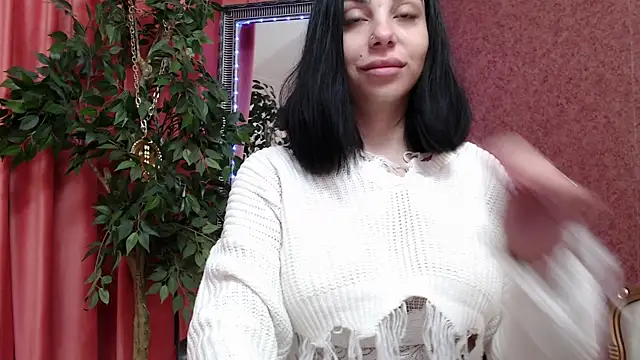 MissJuliax online show from 12.15.25