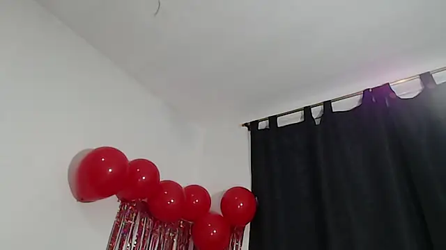 Snapshot of FernandaClar chatting on 02.14.25 FernandaClar online show from 02.14.25