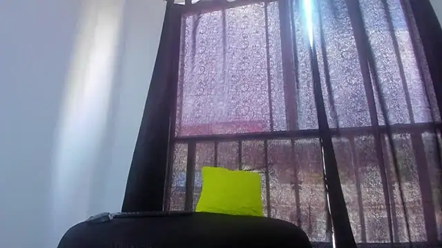 Snapshot of FernandaClar chatting on 03.10.25 FernandaClar online show from 03.10.25