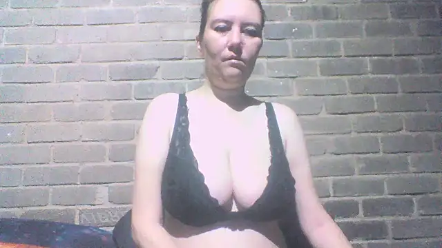 EksJouneMwah online show from 11.18.25