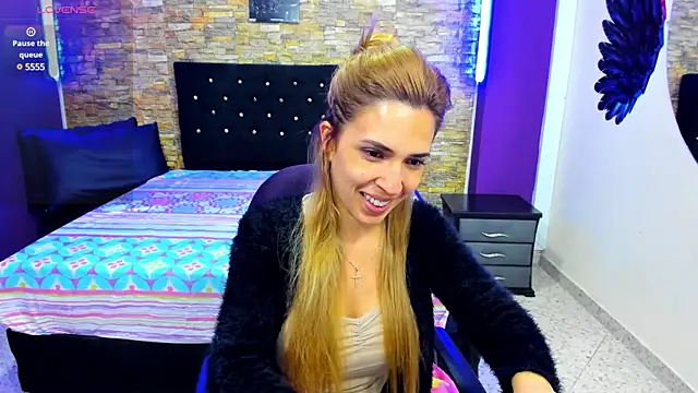 EvaaLovia1 online show from 12.28.24