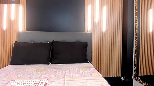 EvaaLovia1 online show from 03.06.26