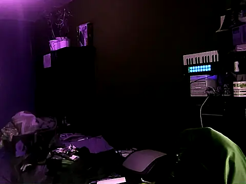 YouWantMe666 online show from 10.10.25