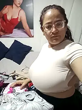 skarleth001 online show from 01.18.25