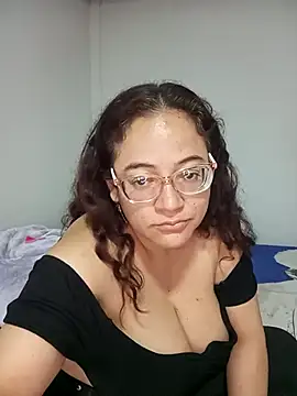 skarleth001 online show from 02.14.25