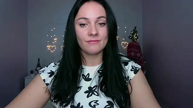 Emelyblum online show from 12.21.24