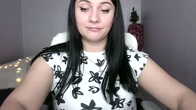 Emelyblum online show from 01.15.25
