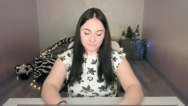Emelyblum online show from 01.22.25