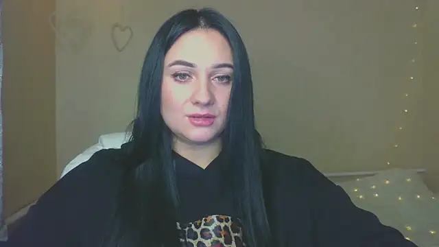 Emelyblum online show from 10.16.25