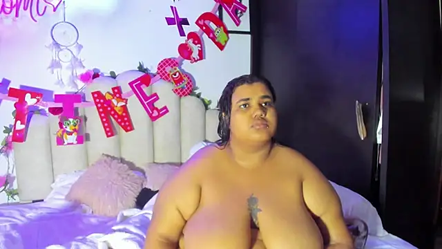 Snapshot of NaomiAsha chatting on 02.02.25 NaomiAsha online show from 02.02.25