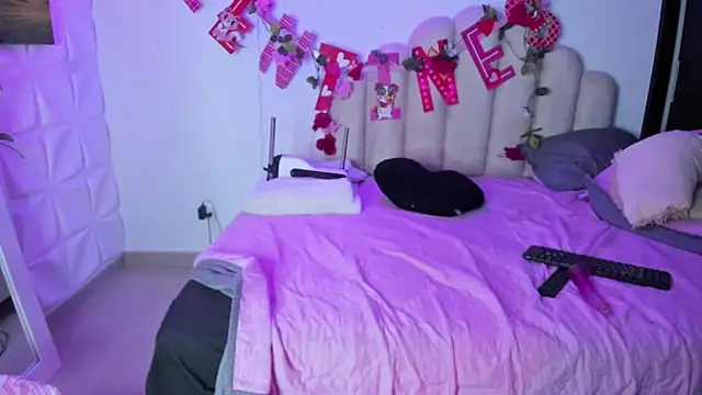 Snapshot of NaomiAsha chatting on 02.20.25 NaomiAsha online show from 02.20.25