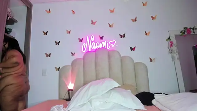 Snapshot of NaomiAsha chatting on 09.21.25 NaomiAsha online show from 09.21.25