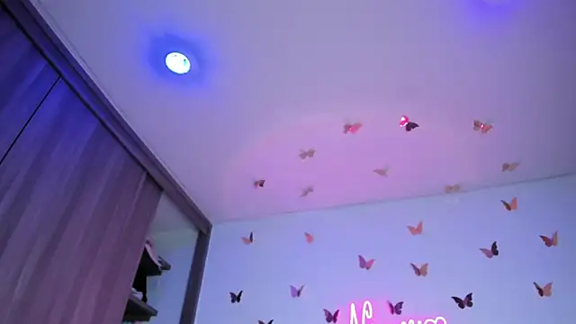 Snapshot of NaomiAsha chatting on 11.08.25 NaomiAsha online show from 11.08.25