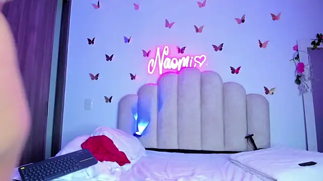 Snapshot of NaomiAsha chatting on 11.20.25 NaomiAsha online show from 11.20.25