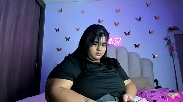 Snapshot of NaomiAsha chatting on 11.29.25 NaomiAsha online show from 11.29.25