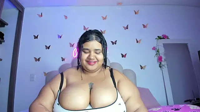 Snapshot of NaomiAsha chatting on 12.17.25 NaomiAsha online show from 12.17.25