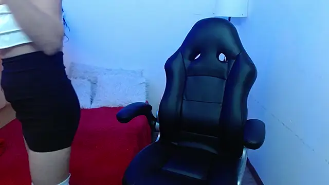 AlexandraJones  online show from 01.31.25