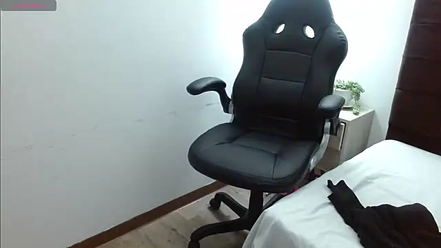 AlexandraJones  online show from 09.13.25