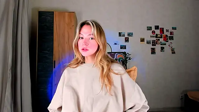 Snapshot of Niky__Jess chatting on 12.16.24 Niky  Jess online show from 12.16.24