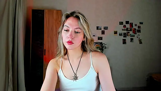 Snapshot of Niky__Jess chatting on 12.17.24 Niky  Jess online show from 12.17.24