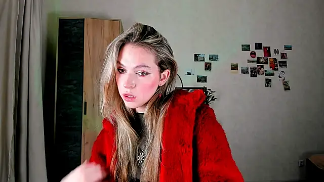 Snapshot of Niky__Jess chatting on 12.19.24 Niky  Jess online show from 12.19.24