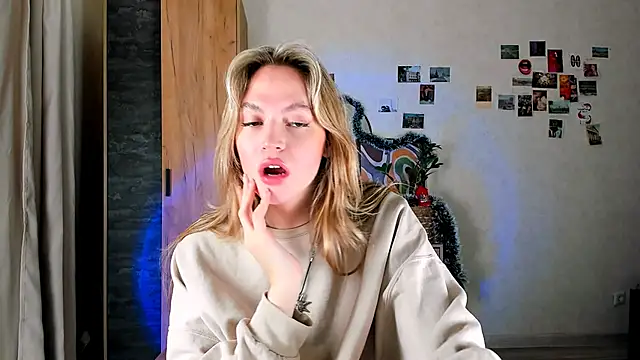 Snapshot of Niky__Jess chatting on 12.22.24 Niky  Jess online show from 12.22.24