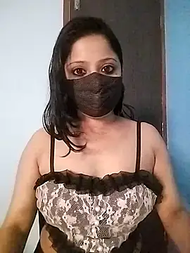 Snapshot of deepu_urs chatting on 02.18.25 deepu urs online show from 02.18.25