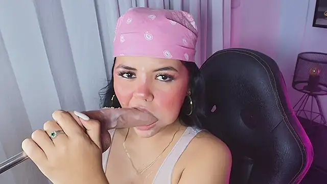 Lizz Tender online show from 12.06.24